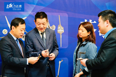 2019经济日报社_经济日报 万华生态板业2019继续追梦 推进资源型产业转型升级(3)